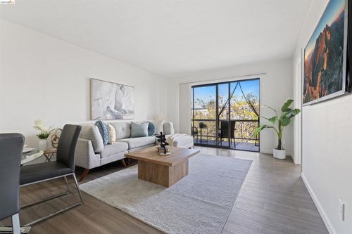 b430-4 Admiral Dr, Emeryville, CA, 94608-1550 | Card Image