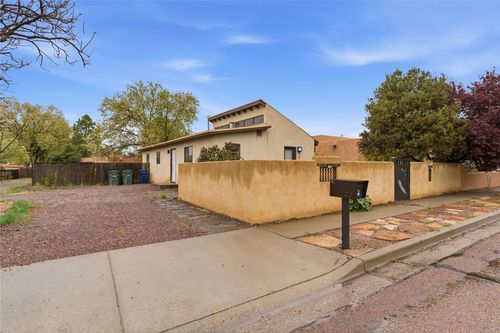 1606 Camino La Canada, Santa Fe, NM, 87501-2325 | Card Image