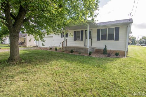 324 S 3rd St, Brownstown, IL, 62418-1324 | Card Image