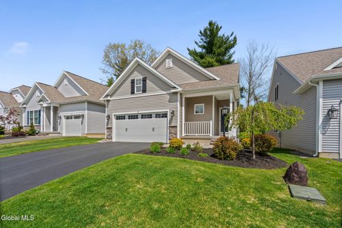 15 Bradley Cir, Halfmoon, NY, 12065-3258 | Card Image