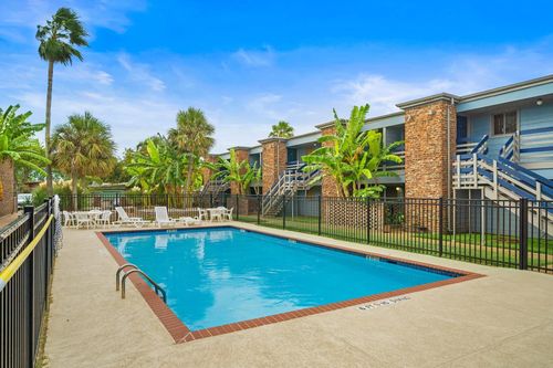 apt-4-100 Market St, Galveston, TX, 77550-5721 | Card Image