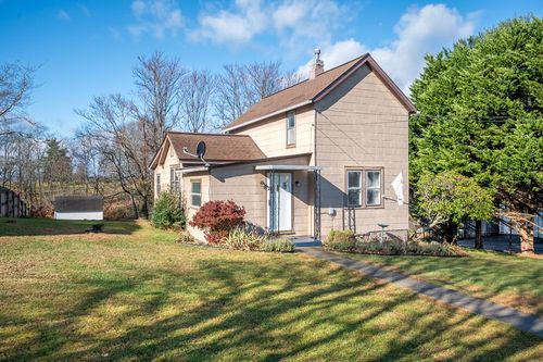 2001 7th St, Radford, VA, 24141-2015 | Card Image