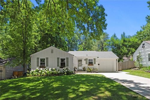 2711 W 73rd Ter, Prairie Village, KS, 66208-3212 | Card Image