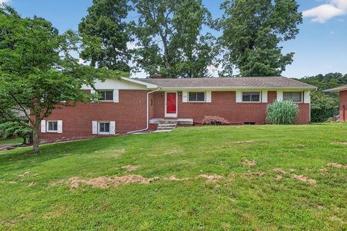 678 Dogwood Ln, Marion, VA, 24354-4202 | Card Image