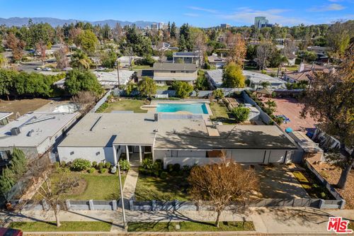 6228 Sale Ave, Woodland Hills, CA, 91367-4343 | Card Image