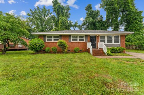 1631 Vancouver Dr, Charlotte, NC, 28213-5415 | Card Image