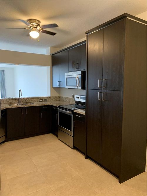apt-305-10730 Nw 66th St, Doral, FL, 33178-3708 | Card Image