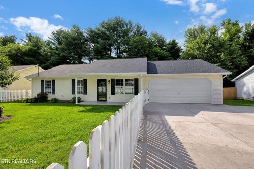 2927 Muzzle Ln, Knoxville, TN, 37918-4041 | Card Image