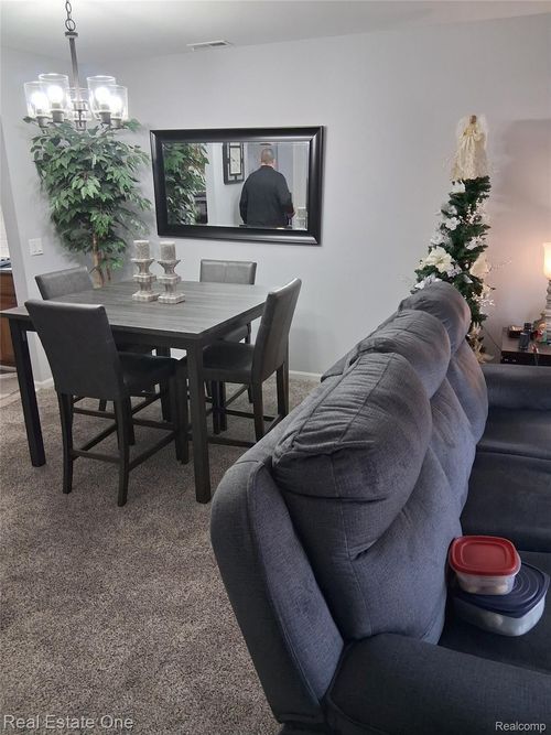 52-21338 Mulberry Ct, Farmington Hills, MI, 48336-4107 | Card Image