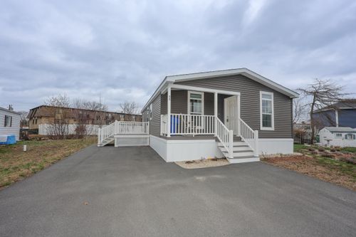 11 Hagop Rd, Salem, NH, 03079-3709 | Card Image