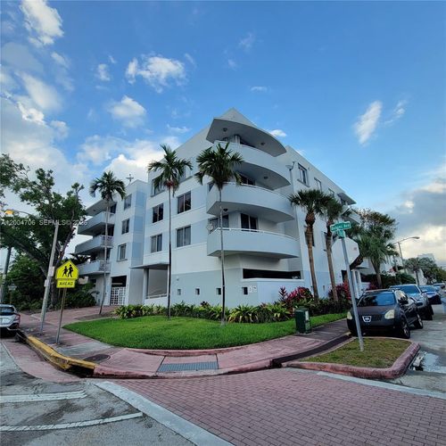402-7601 Dickens Ave, Miami Beach, FL, 33141-2287 | Card Image
