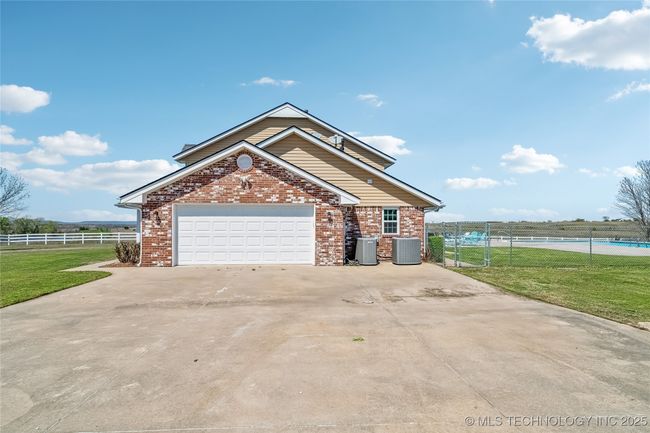28002 Us 75 Hwy, House other with 4 bedrooms, 4 bathrooms and null parking in Ochelata OK | Image 45