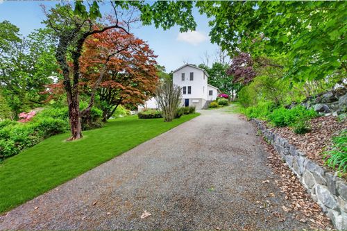 17 Montrose Station Rd, Montrose, NY, 10548-1007 | Card Image