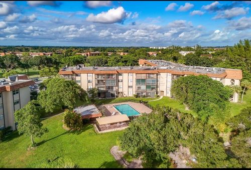 204-6100 S Falls Circle Dr, Lauderhill, FL, 33319-6915 | Card Image