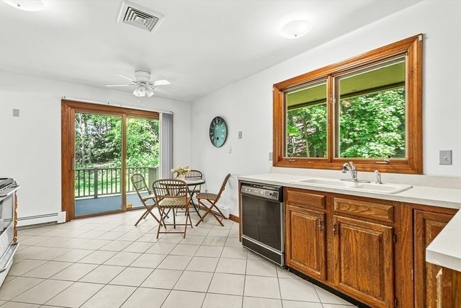 UNIT-4 - 22 Grove Pl, Condo with 2 bedrooms, 1 bathrooms and 1 parking in Winchester MA | Image 12