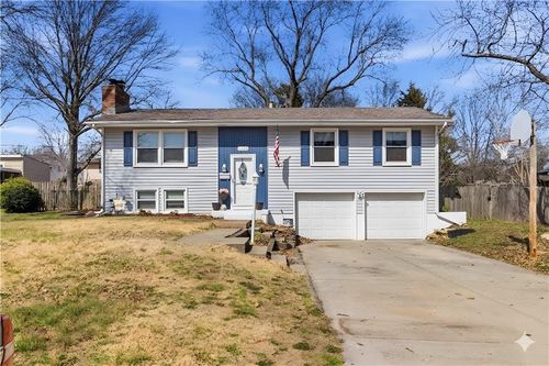 3204 Ne 66th St, Gladstone, MO, 64119-1511 | Card Image