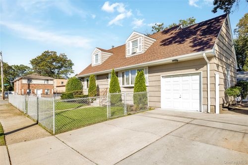 2245 Van Nostrand Ave, Merrick, NY, 11566-1844 | Card Image