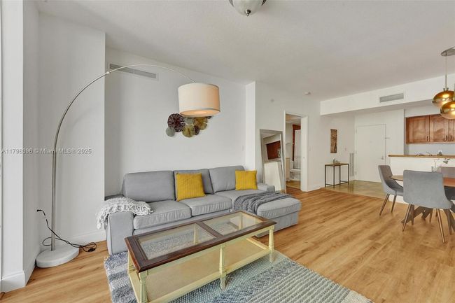 UNIT-2105W - 1745 E Hallandale Beach Blvd, Condo with 2 bedrooms, 2 bathrooms and null parking in Hallandale Beach FL | Image 4