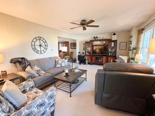 313 E 29th St S, Newton, IA, 50208-2719 | Card Image