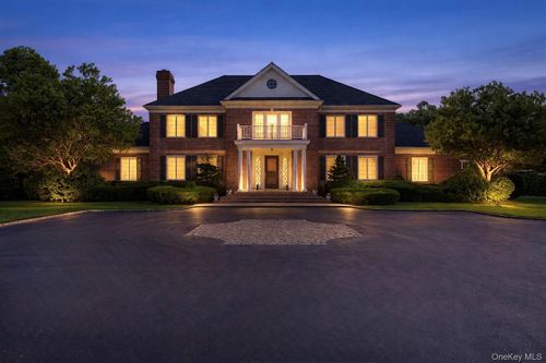 10 Colonial Dr, Glen Head, NY, 11545-2800 | Card Image