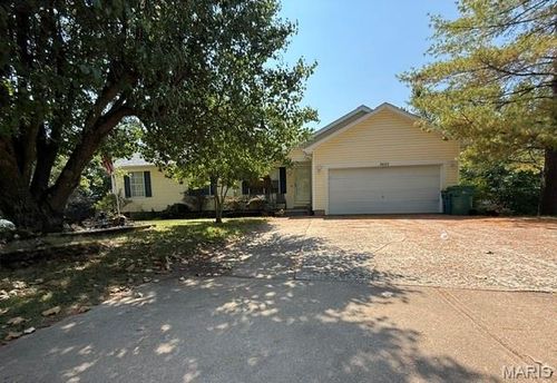 3600 N Meadow Mill Dr, Arnold, MO, 63010-4647 | Card Image