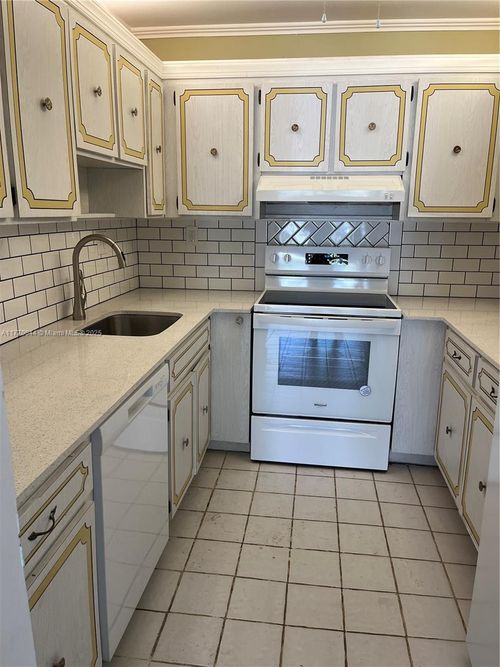 apt-202-17051 Ne 35th Ave, North Miami Beach, FL, 33160-3002 | Card Image