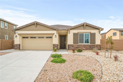 7772 Tamarisk Ave, Oak Hills, CA, 92344-8439 | Card Image