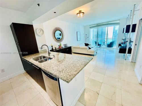 3703-950 Brickell Bay Dr, Miami, FL, 33131-3957 | Card Image