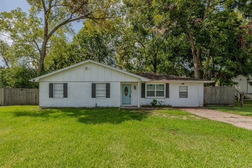 135 W Barkley St., Sour Lake, TX, 77659-0000 | Card Image