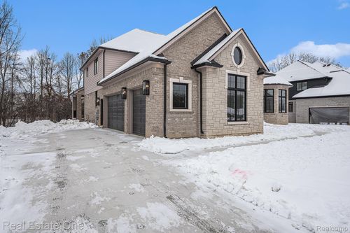 2423 Buckthorn Dr, Shelby Township, MI, 48316-1551 | Card Image