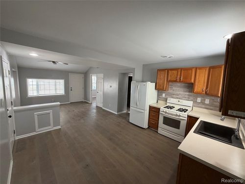 19445 Inkster Rd, Livonia, MI, 48152-2520 | Card Image