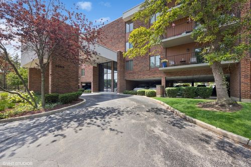 apt-401-6585 Main St, Downers Grove, IL, 60516-2861 | Card Image