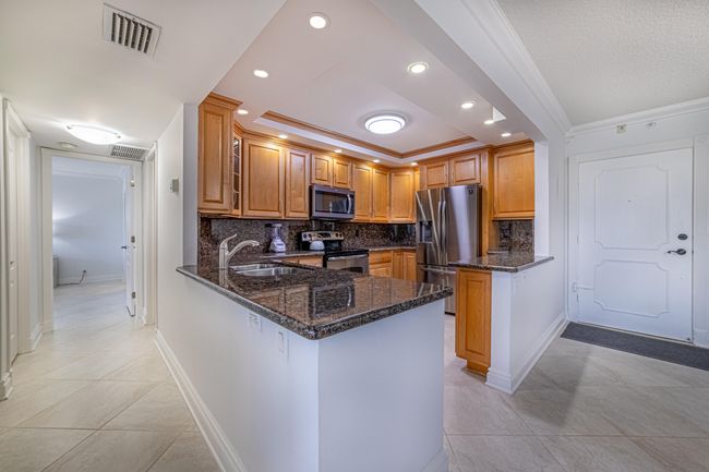 APT-507 - 405 N Ocean Blvd, Condo with 2 bedrooms, 2 bathrooms and null parking in Pompano Beach FL | Image 10