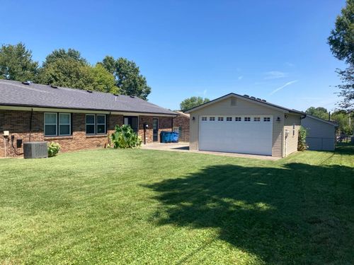 636 Cloverdale Dr, Danville, KY, 40422-2412 | Card Image