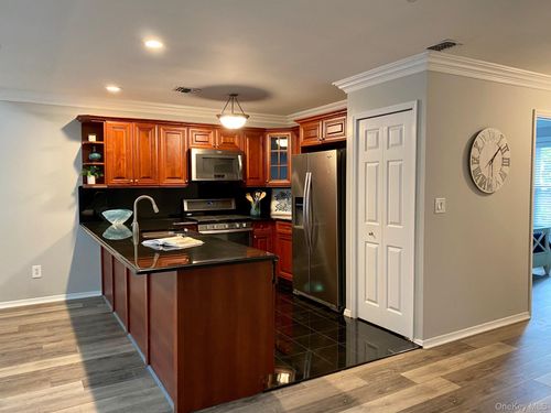 96-96 Horizon View Dr, Farmingville, NY, 11738-3035 | Card Image