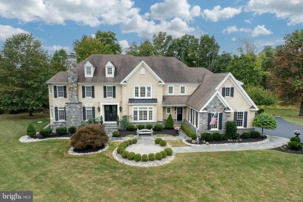 Chantilly Ln, Chester Springs, PA 19425
