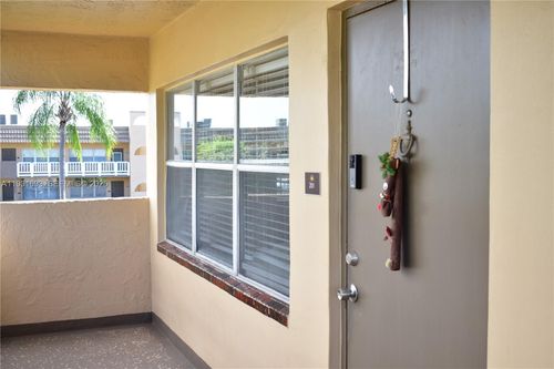 201-9141 Sunrise Lakes Blvd, Sunrise, FL, 33322-1361 | Card Image