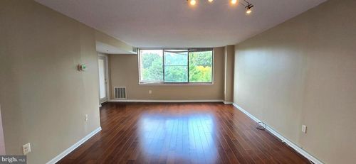 apt-817-10101 Grosvenor Pl, ROCKVILLE, MD, 20852-4674 | Card Image