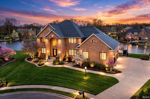 2177 Ledgewood Dr, Newburgh, IN, 47630-8057 | Card Image