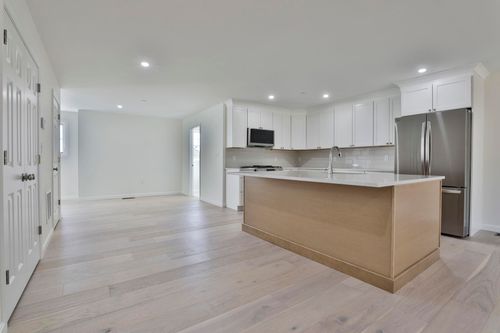 11 Autumn Ln, Raymond, NH, 03077-4005 | Card Image