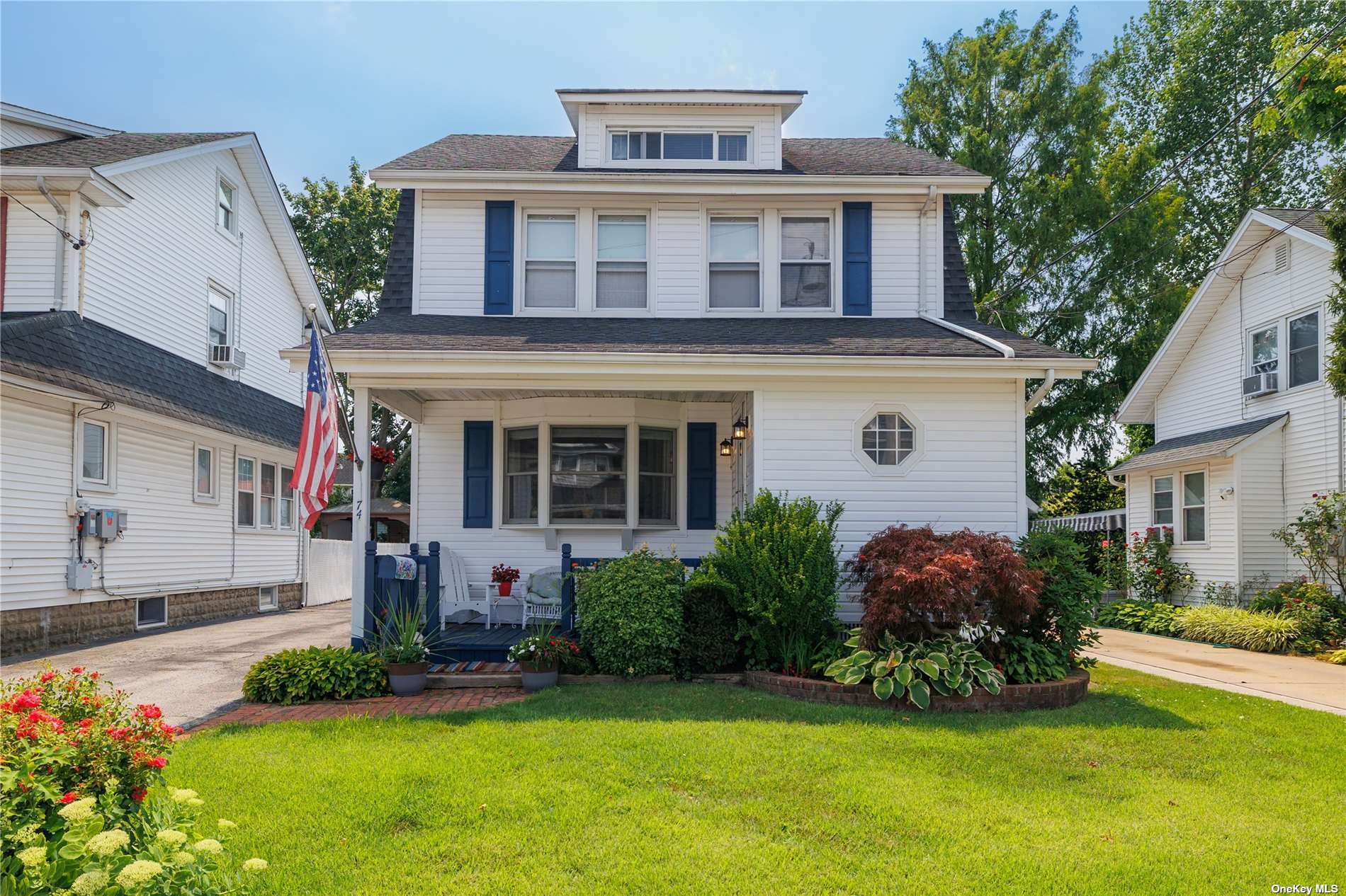 Clinton Ave, Lynbrook, NY 11563