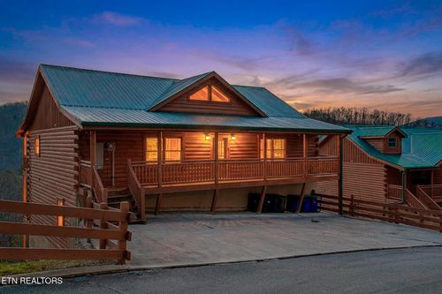 3310 Smoky Ridge Way, Sevierville, TN, 37862-7473 | Card Image