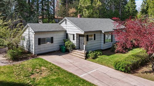 211 Smith St, Mount Shasta, CA, 96067-2639 | Card Image