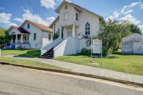 304 Merry Dr, Elizabethton, TN, 37643-2153 | Card Image