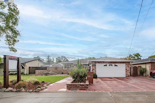 851 Carmel Ave, Livermore, CA, 94550-5330 | Card Image