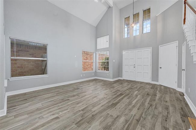 9630 W Withers Way Cir, House other with 3 bedrooms, 2 bathrooms and 2 parking in Houston TX | Image 4