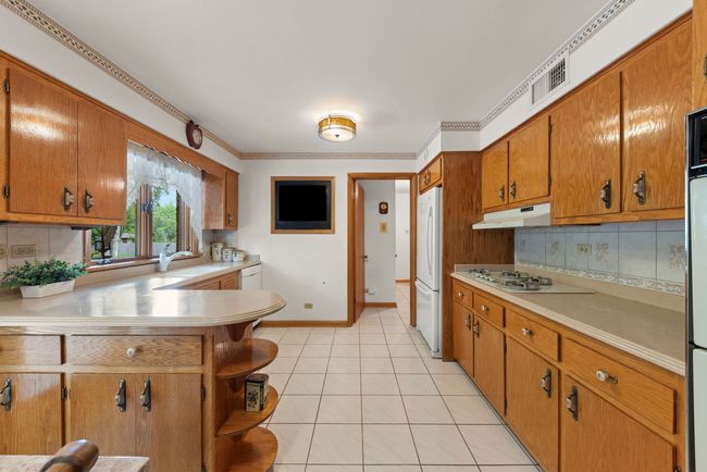 714 80 Th St, House other with 4 bedrooms, 2 bathrooms and 4 parking in Downers Grove IL | Image 8