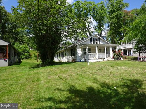 18610 Old Triangle Rd, Triangle, VA, 22172-1945 | Card Image