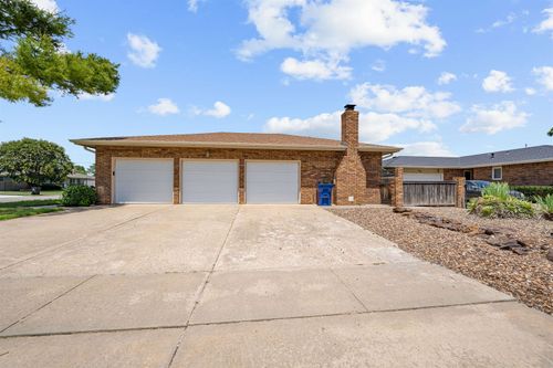 2829 E Ray Ave, Salina, KS, 67401-7871 | Card Image