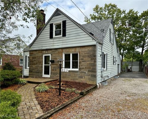 823 Washington Ave, Cuyahoga Falls, OH, 44221-2021 | Card Image